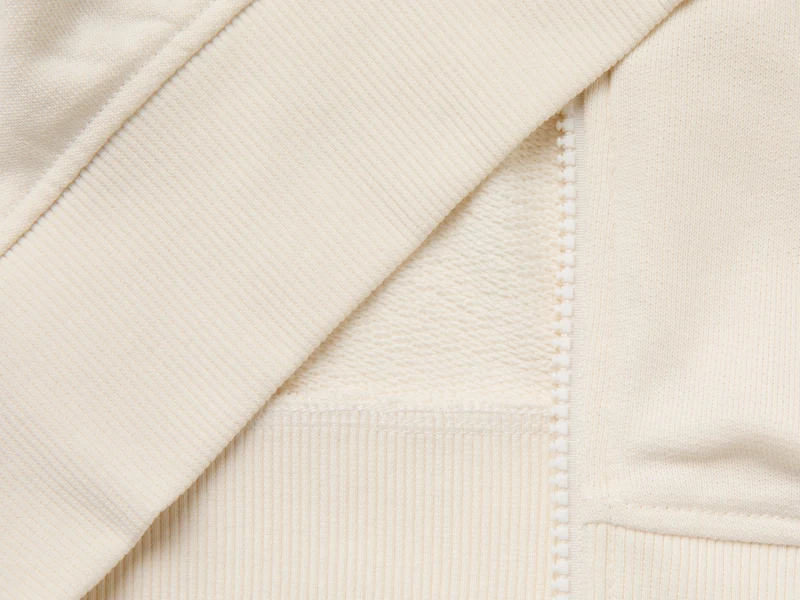 Kapuzenpullover mit Stickerei