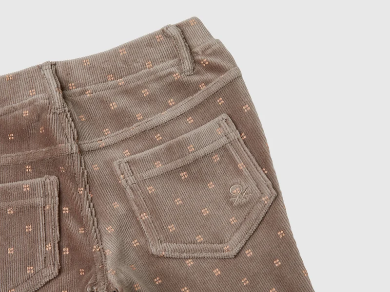 Slim Fit Hose aus Chenille