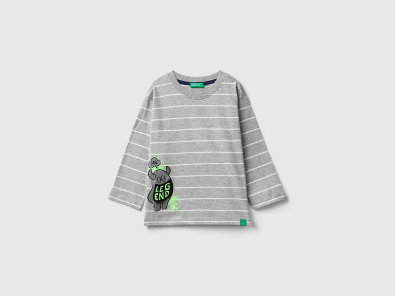 Gestreiftes T-Shirt mit Applikation