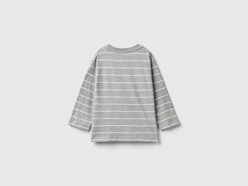 Gestreiftes T-Shirt mit Applikation