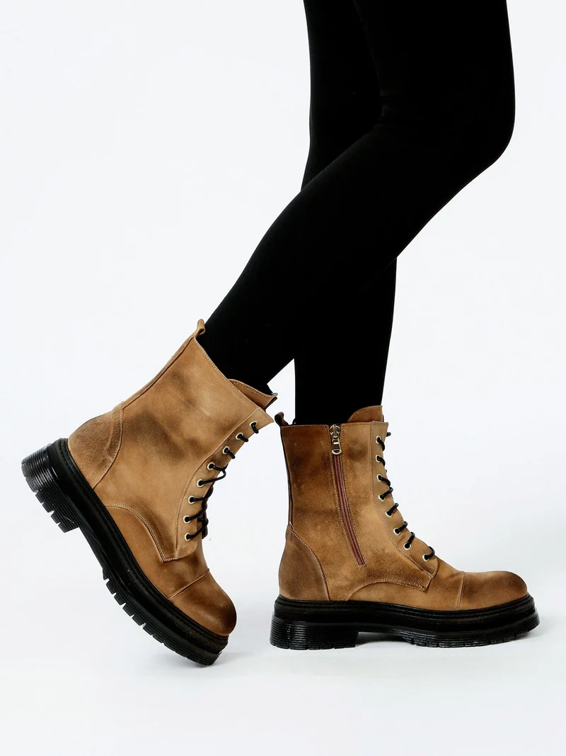 Anfibi in pelle scamosciata donna con plateau - cuoio