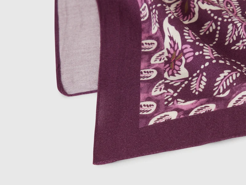 Schal mit Bandana-Print