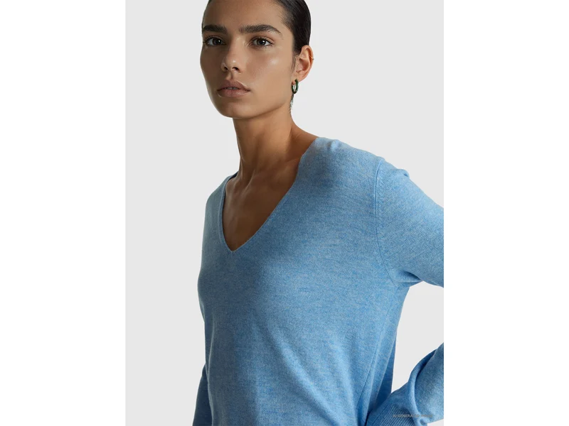 Hellblauer Pullover mit V-Ausschnitt aus reiner Merinowolle