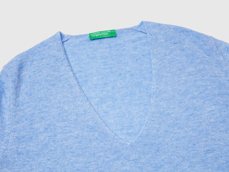 Hellblauer Pullover mit V-Ausschnitt aus reiner Merinowolle