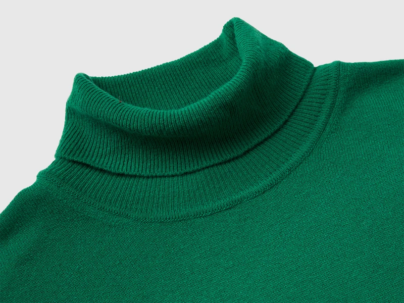 Waldgrüner Rollkragenpullover aus reiner Merinowolle