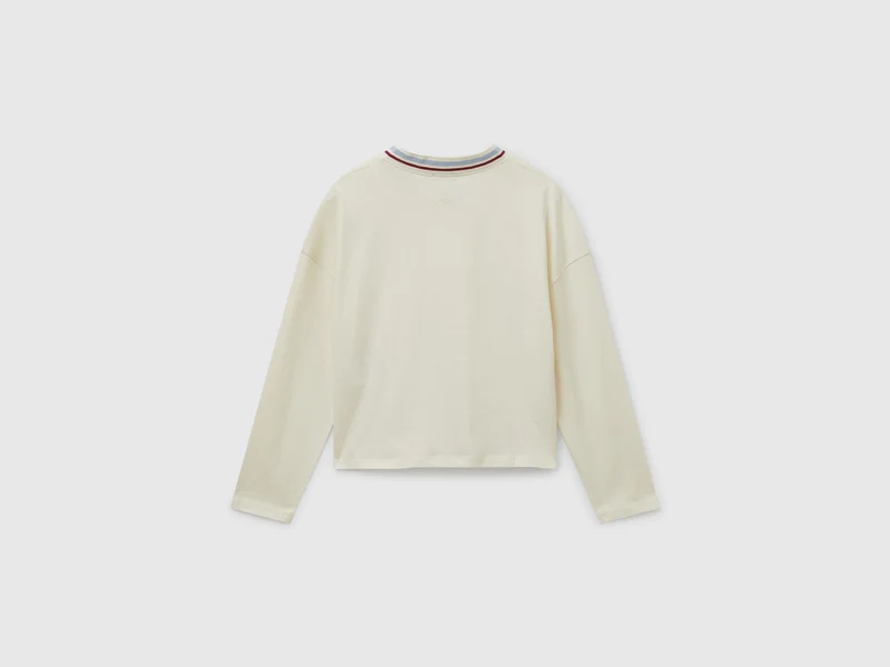 T-Shirt mit Paillettenstickerei