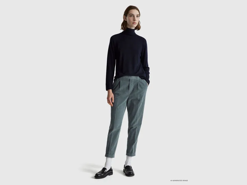 Samt-Chinohose mit elastischem Bund