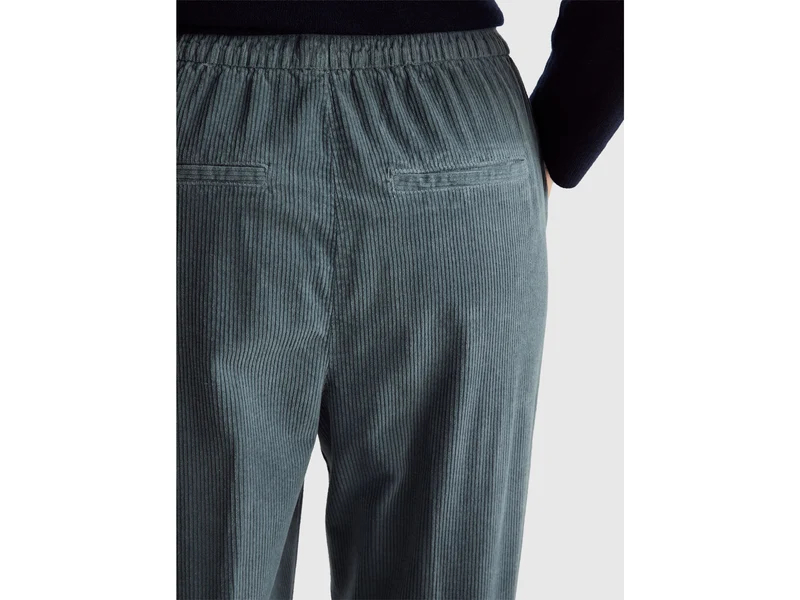 Samt-Chinohose mit elastischem Bund