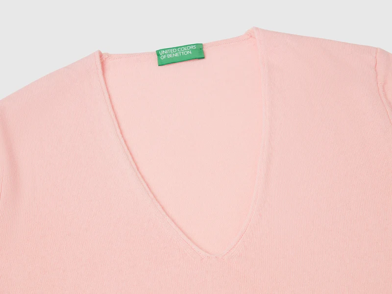 Puderrosa Pullover mit V-Ausschnitt aus reiner Merinowolle