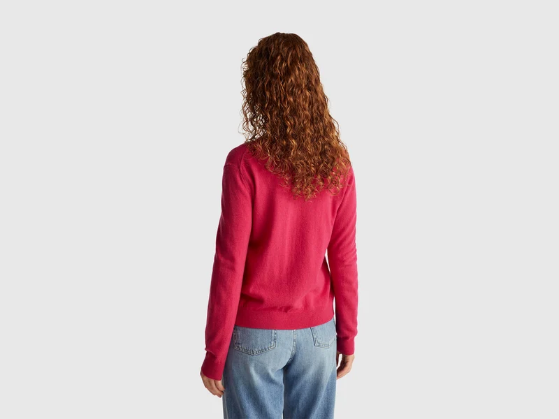 Fuchsiafarbene Strickjacke mit Rundhalsausschnitt aus reiner Merinowolle