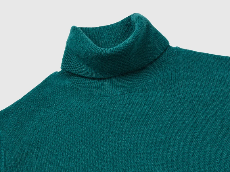 Grüner Rollkragenpullover aus reiner Merinowolle