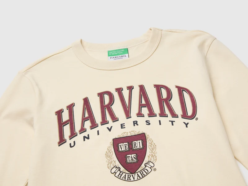 T-Shirt mit Rundhalsausschnitt ©Harvard University