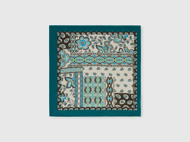 Schal mit Bandana-Print