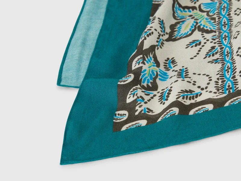 Schal mit Bandana-Print
