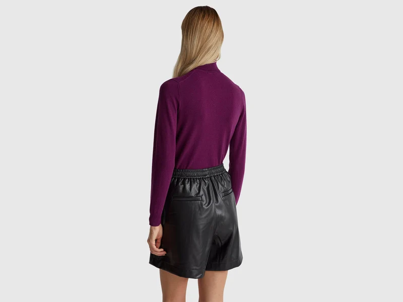 Lila Rollkragenpullover aus reiner Merinowolle