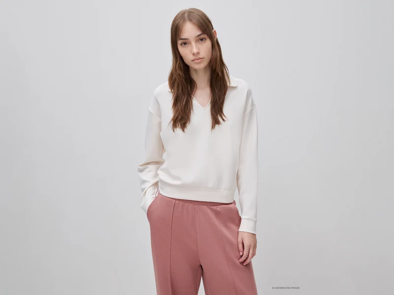 Fließendes Sweatshirt mit Rollkragen