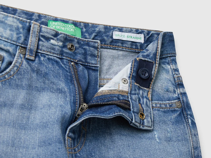 Gerade Jeans mit Umschlag