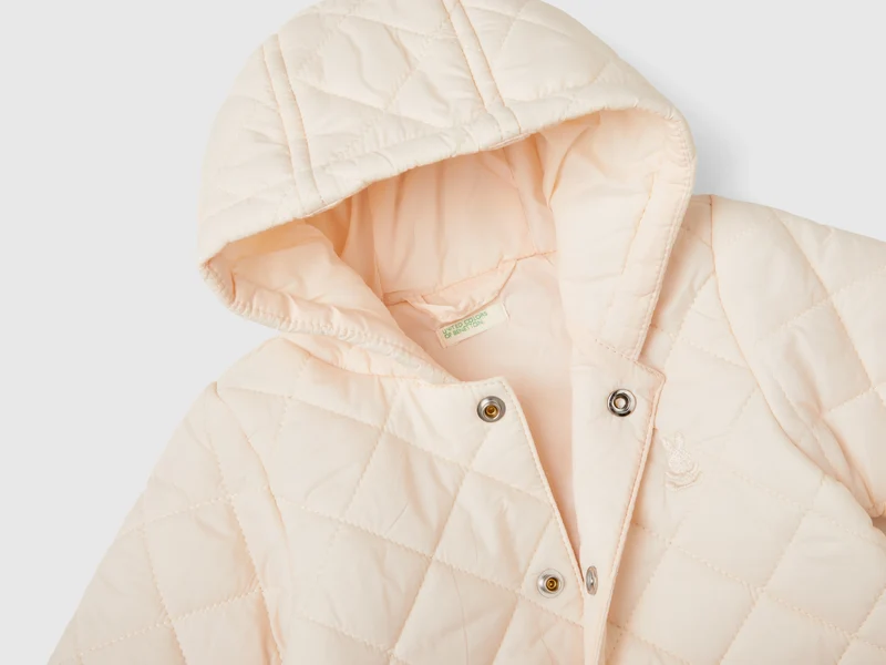 Wattierte Jacke mit Steppnähten und Kapuze