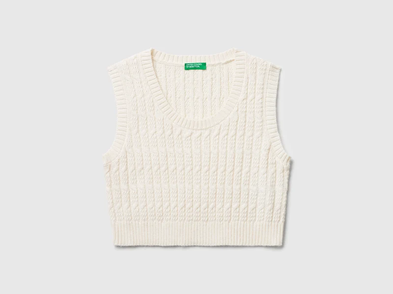Strickweste mit Zöpfen