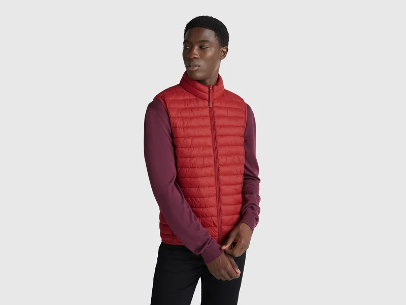 Gefütterte ärmellose Jacke mit normaler Passform