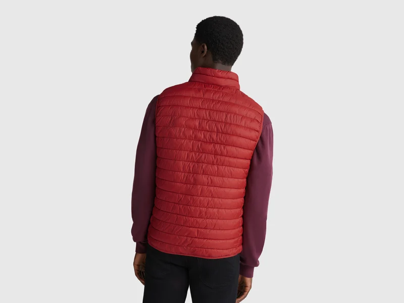 Gefütterte ärmellose Jacke mit normaler Passform