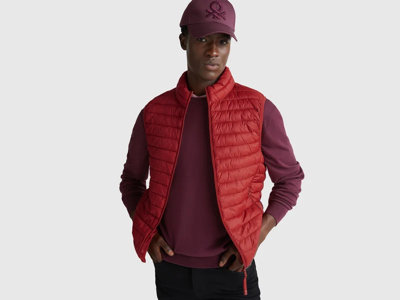 Gefütterte ärmellose Jacke mit normaler Passform