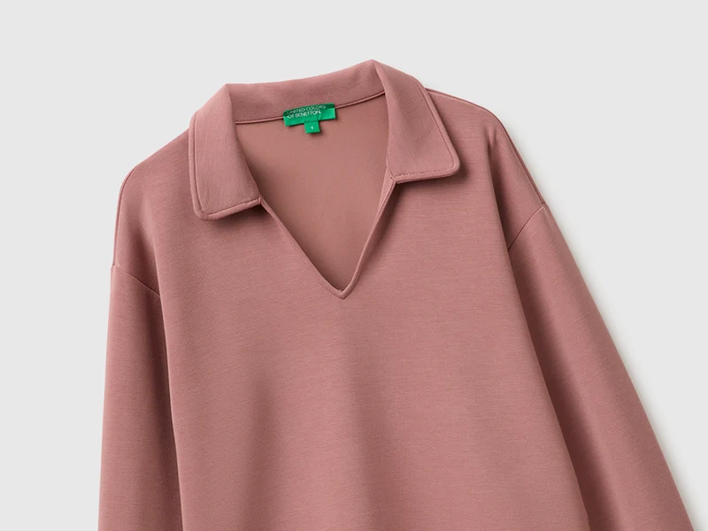 Fließendes Sweatshirt mit Rollkragen