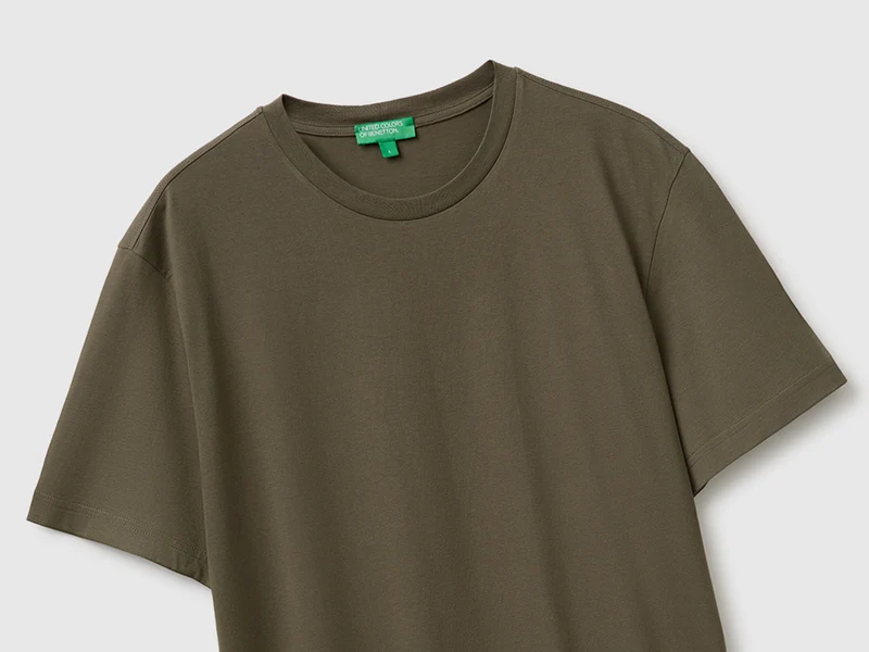 Militärgrünes T-Shirt