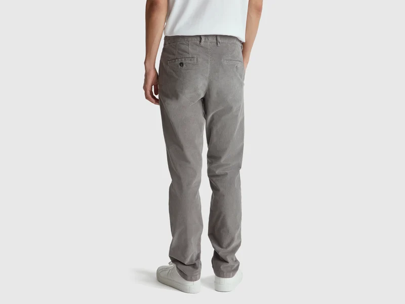 Slim-Fit-Hose aus Stretch-Samt