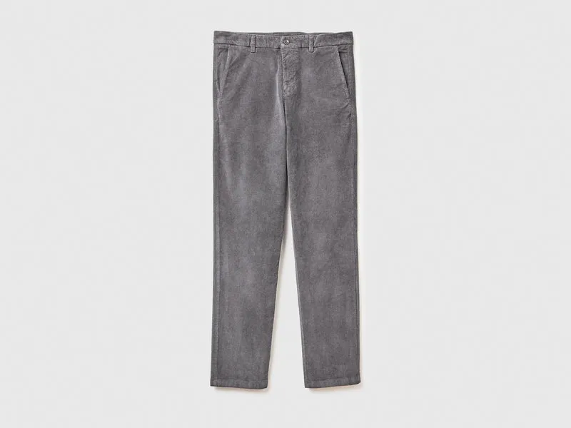 Slim-Fit-Hose aus Stretch-Samt