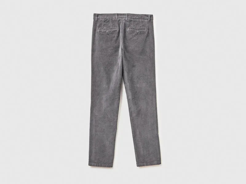 Slim-Fit-Hose aus Stretch-Samt