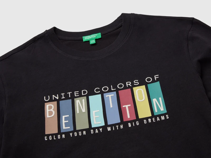 T-Shirt mit Aufdruck und Stickerei