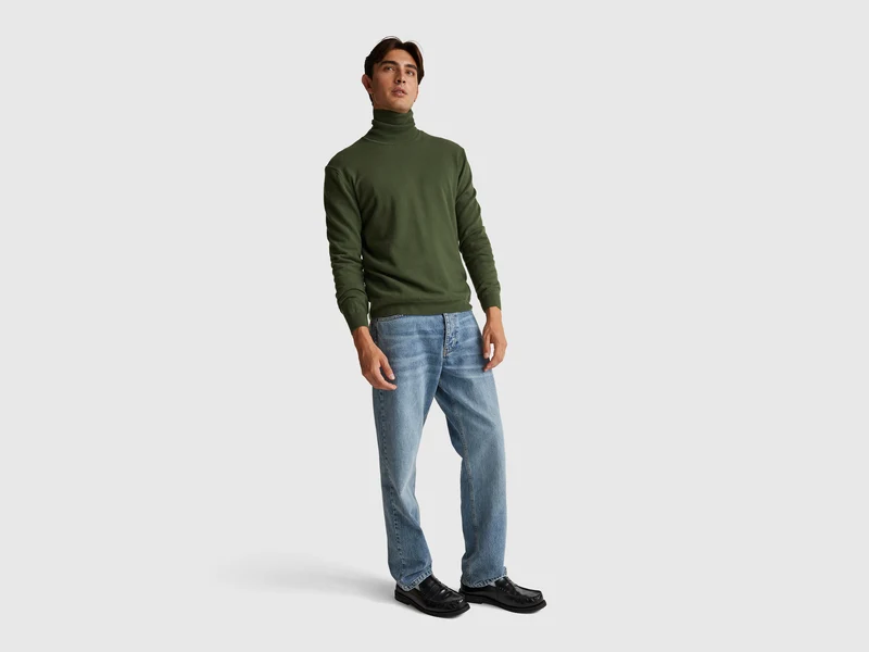 Olivgrüner Rollkragenpullover aus reiner Merinowolle