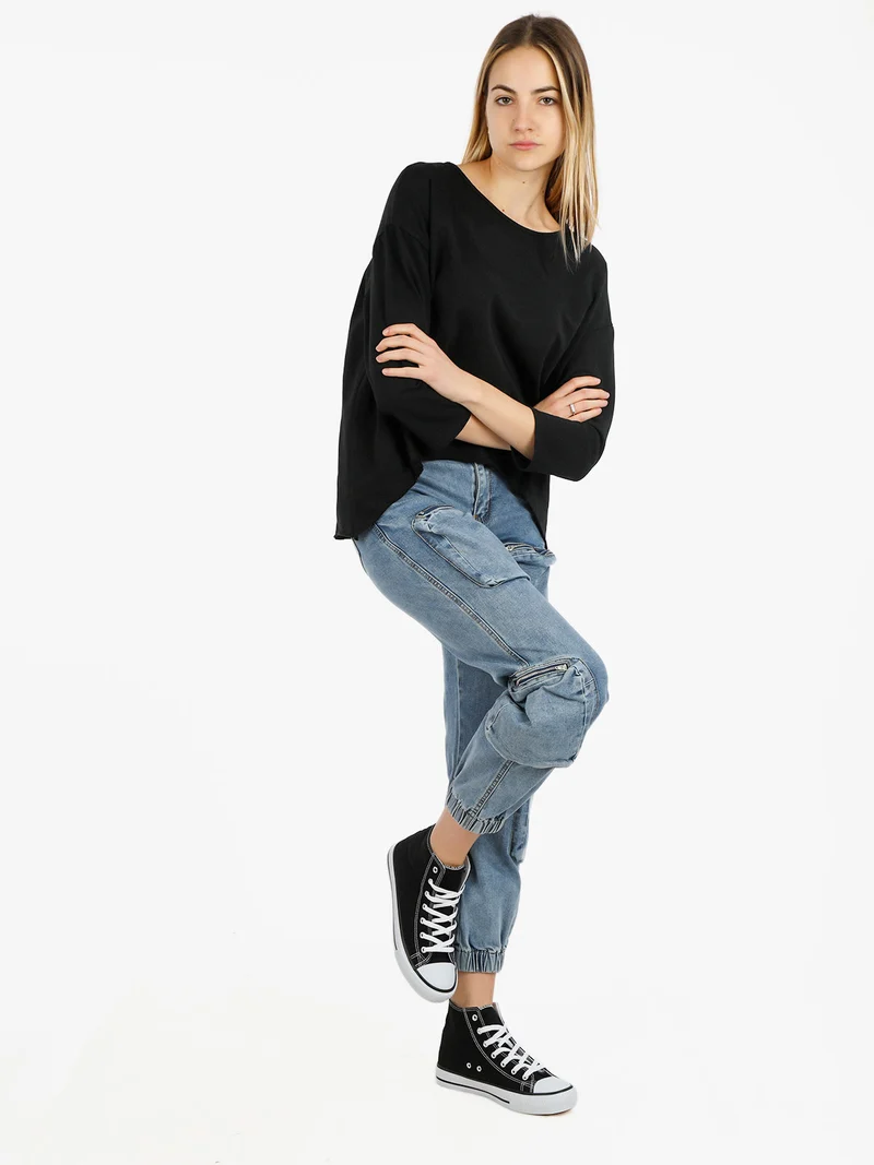 T-shirt donna a manica lunga con spacco dietro - nero