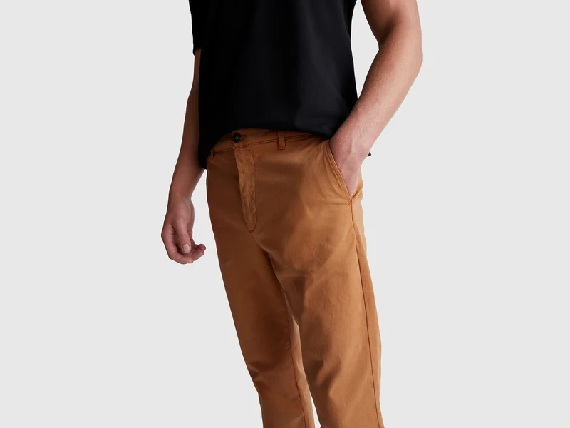 Straight-Fit-Chinos