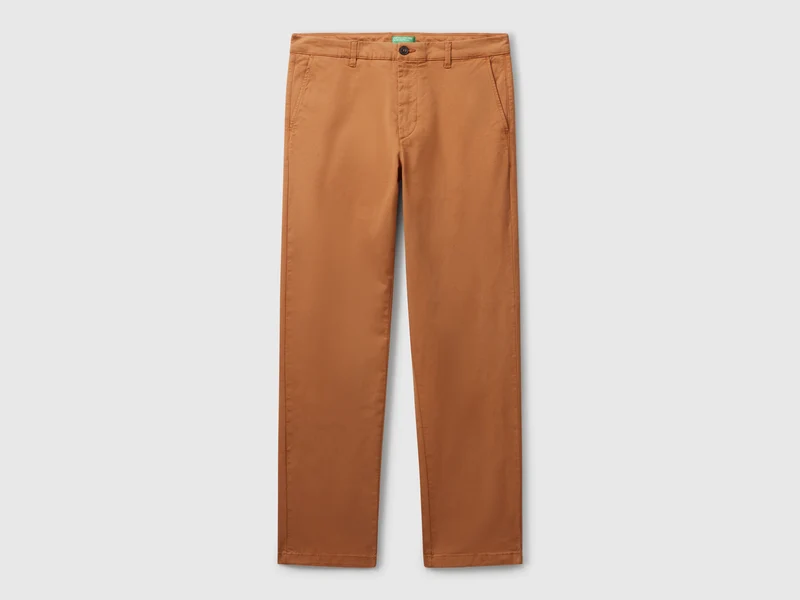 Straight-Fit-Chinos