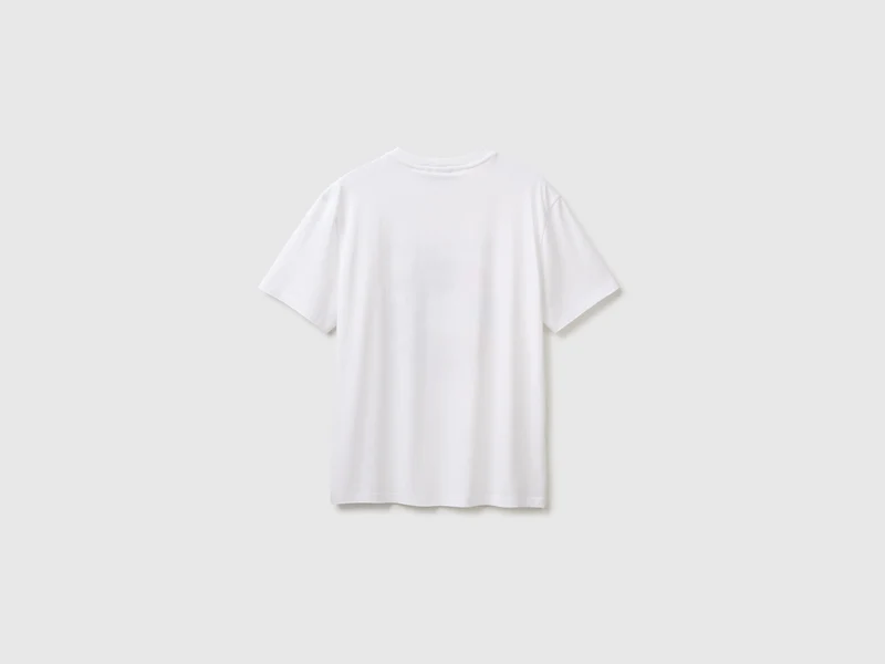 Normal geschnittenes T-Shirt mit Logo