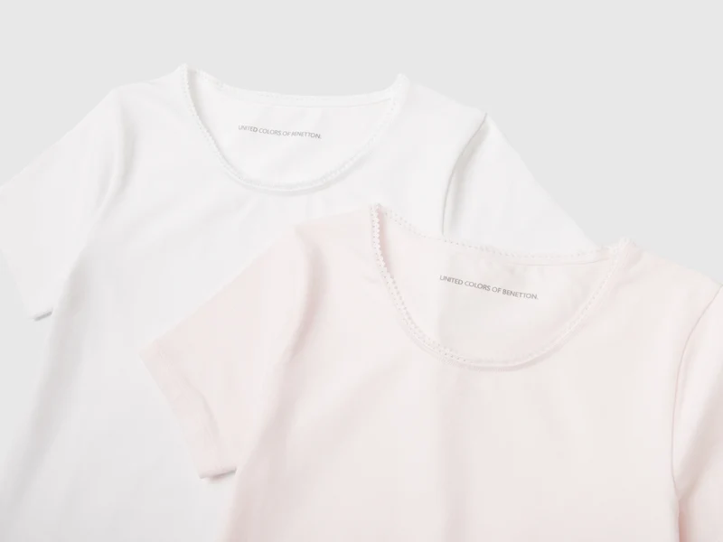 Zwei T-Shirts aus Stretch-Baumwolle