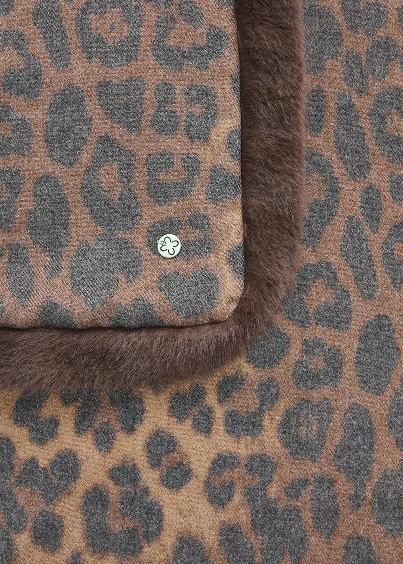 Kaschmirweiches Dreieckstuch mit Leo-Muster und Fake Fur-Rand
