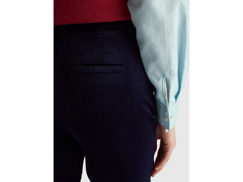 Chinos aus Stretch-Samt
