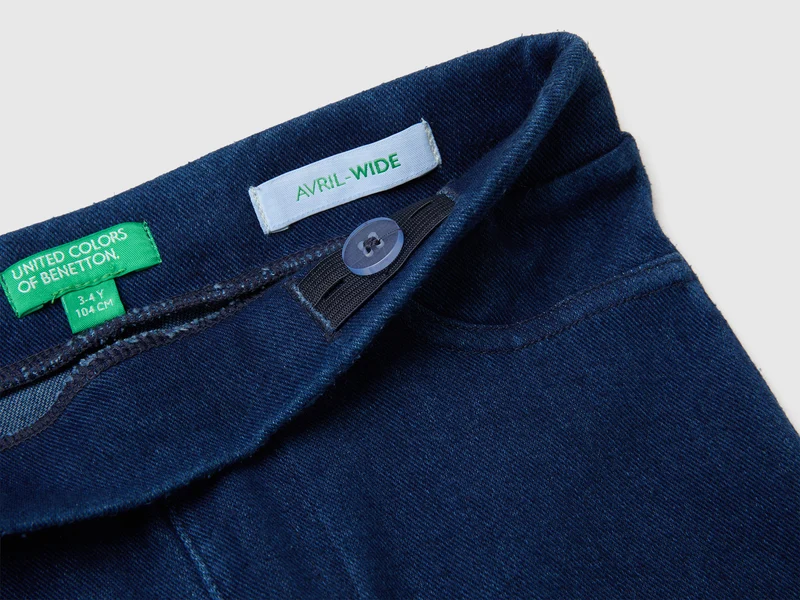 Stretchjeans mit weiter Passform
