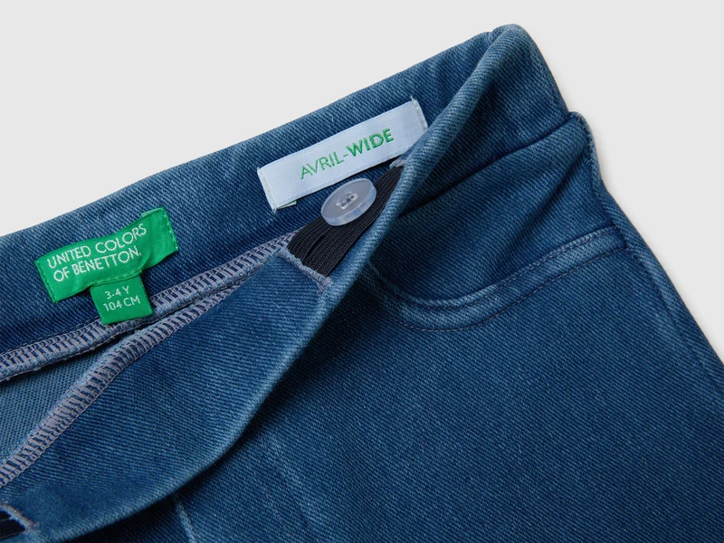 Stretchjeans mit weiter Passform