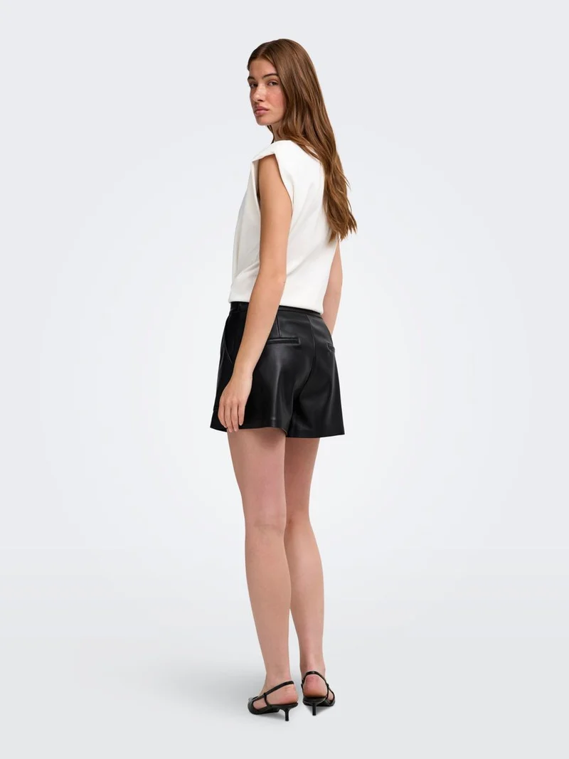 ONLTRICIA FAUX LEATHER SHORTS OTW N