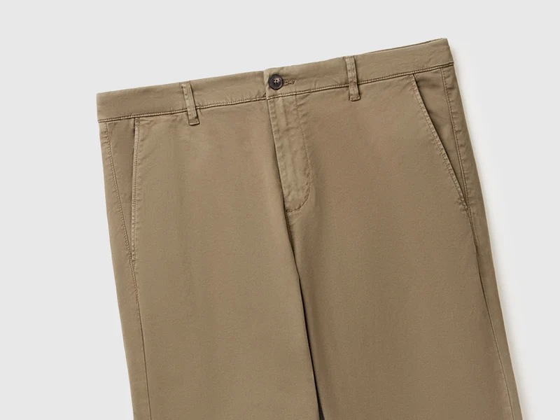 Schmal geschnittene Baumwollchinos