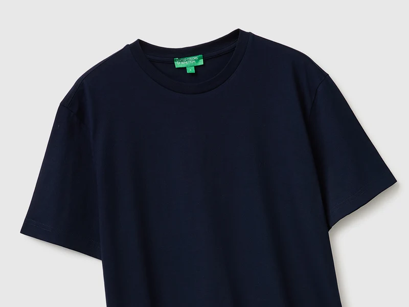 Blaues T-Shirt