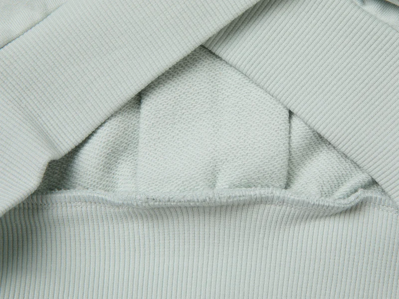 Geschlossenes Sweatshirt aus 100% Baumwolle
