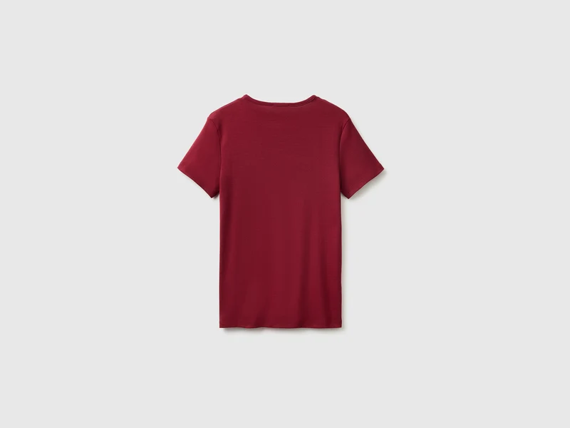 Schmal geschnittenes T-Shirt mit Rundhalsausschnitt