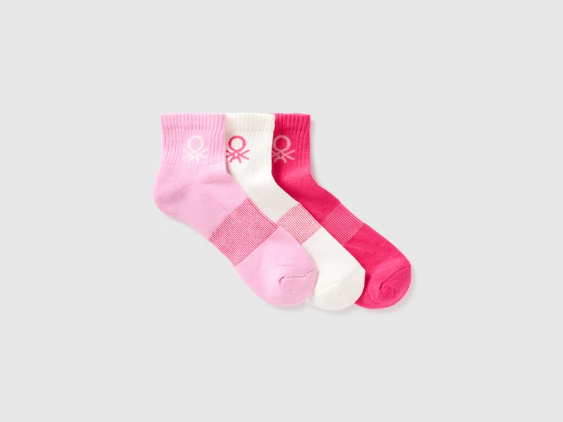 Drei kurze Socken mit Logo