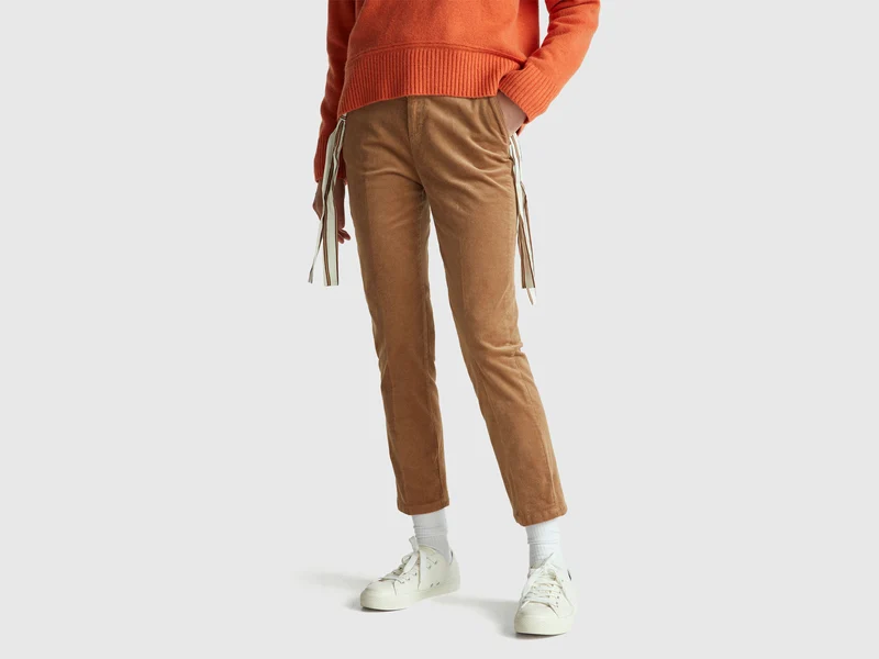 Chinos aus Stretch-Samt