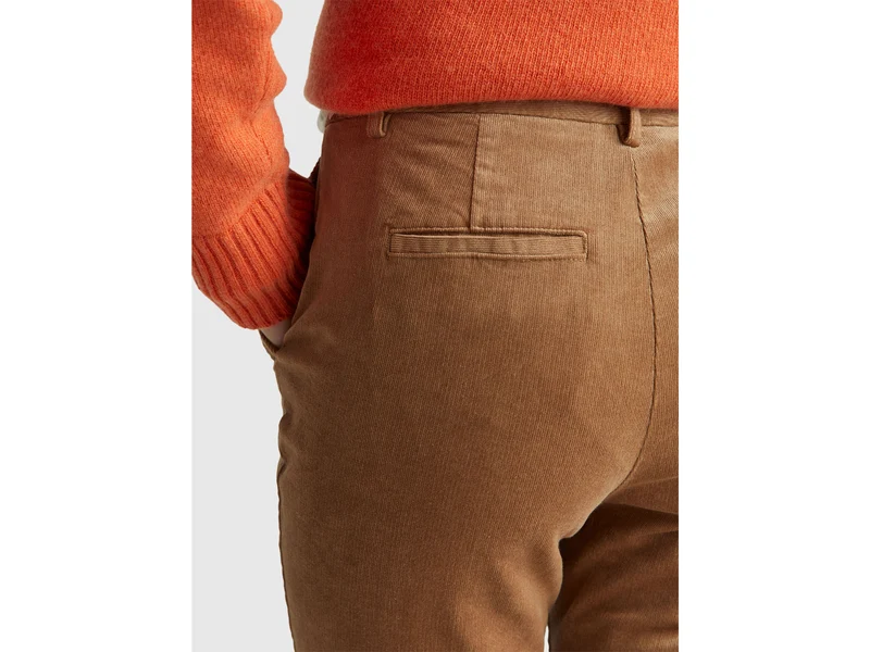 Chinos aus Stretch-Samt